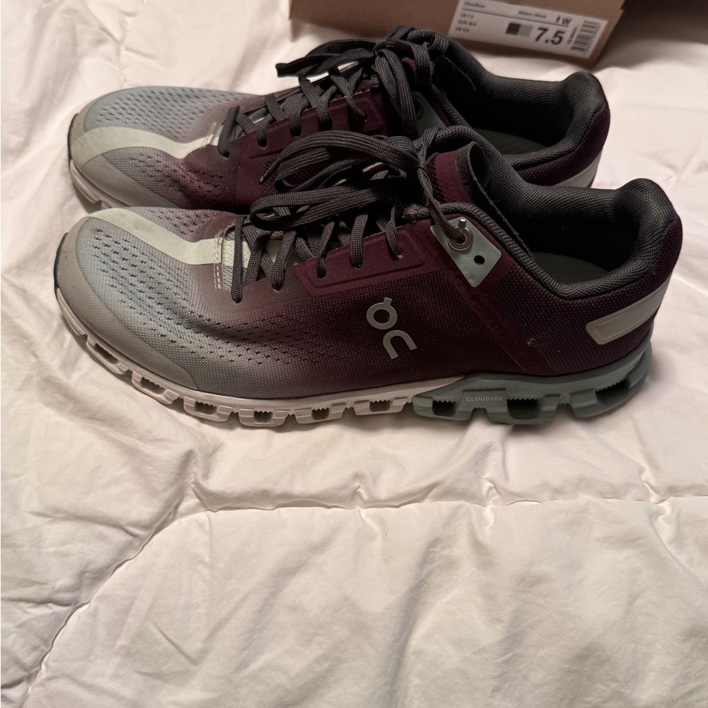 OnCloud Cloudflow shoesWomens size 7.5